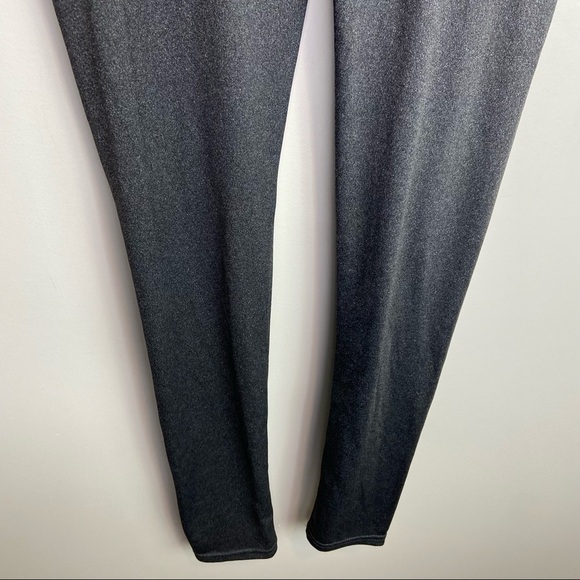 Sparkly gray scrunchy butt leggings size large - Picture 3 of 7